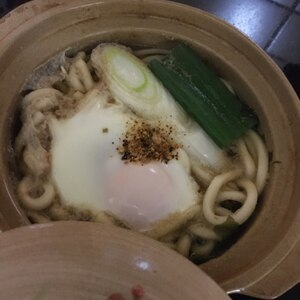 簡単♪たっぷりワカメと半熟たまごの鍋焼きうどん